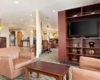 Country Inn & Suites by Radisson, Dixon, CA - Dixon - Sala de estar