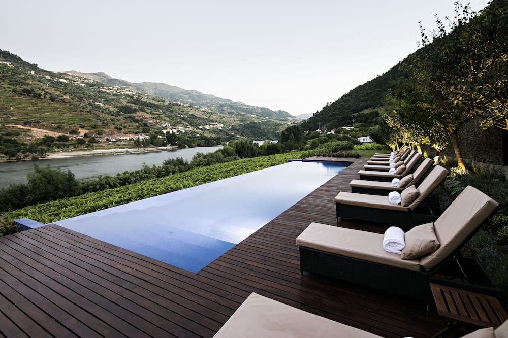 Quinta de S. Bernardo Winery & Farmhouse - Mesao Frio