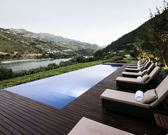 Quinta de S. Bernardo Winery & Farmhouse - Mesao Frio