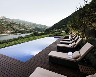 Quinta de S. Bernardo Winery & Farmhouse - Mesao Frio