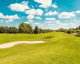 Village Hotel Blackpool - Blackpool - Golfbana
