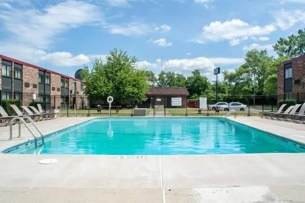 Motel 6 Rochester Ny Airport - Gates - Piscina
