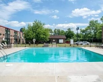Motel 6 Rochester Ny Airport - Gates - Piscina