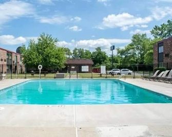 Motel 6 Rochester Ny Airport - Gates - Piscina