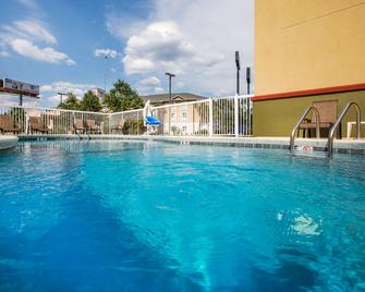 إيكونو لودج - فالدوستا - حوض السباحة