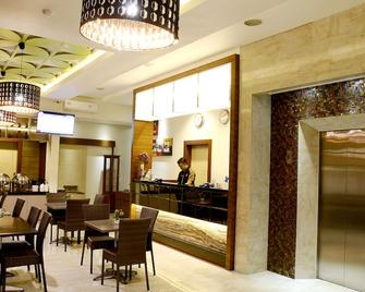 Biz Boulevard Hotel - Manado - Restaurant