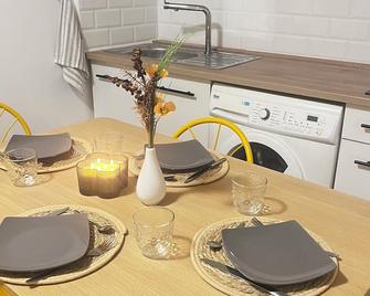 Cosy Appartement moderne et central ! - Béziers - Dining room