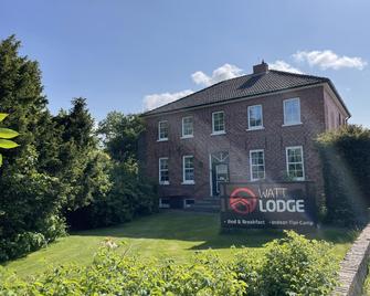 Wattlodge - Norden - Building