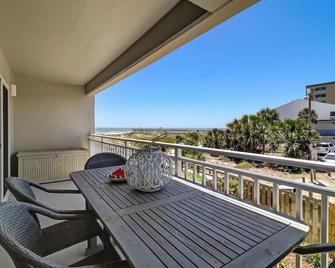 Unobstructed Oceanfront with Direct Beach Access-Ketch Courtyard 401 - Fernandina Beach - Balkon