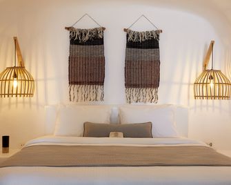 Virginia's Cave Villas - Oia - Bedroom