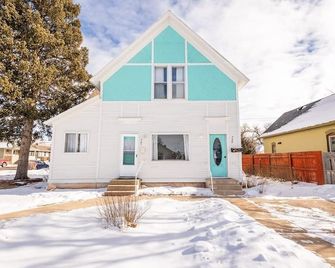 New Listing!! Bright Bohemian Stay - Laramie - Building