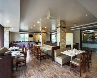 Newleaf Achilea ( Chakan ) - Chākan - Restaurante
