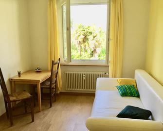 Large sunny 4.5 room apartment on Lake Maggiore, without through traffic - Minusio - Wohnzimmer