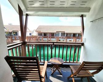 Alpine Lxpd Water Chalet - Port Dickson - Balcony