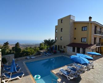 Palates Hotel - Dhrousha