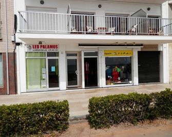Apartamento A 17 M. De La Playa - Palamós - Gebouw