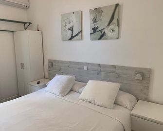 Hostal Eixample - Barcelona - Bedroom