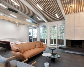 Deluxe 2 Bedroom Apartments At Resort With Outdoor Pool & Hot Tub - Aspen - Lounge