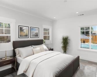 Lux Pool Oasis, 3br,chic Kitchen - Concord - Bedroom