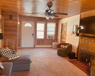 Little Loch 2 Bedroom Home by RedAwning - Burton - Sala de estar