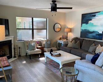 Hello Lake Escape ! - Ashville - Living room