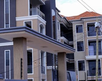 Dreamy Den Suites Kiwatule - Kampala - Building