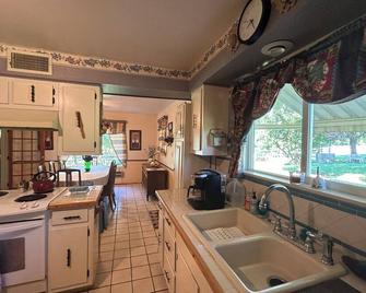 Old Hardy Town - Large Victorian-Style 4 Bedroom Home - Near Spring River - Hardy - Küche