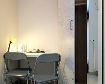 Hostel Kamienica Rynek 7 - كاتوفيتشي - غرفة طعام