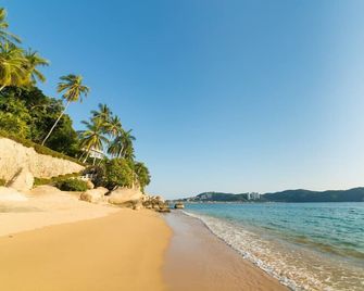 Beautiful Villa Aldila with Direct Beach Access in Acapulco - Acapulco - Playa