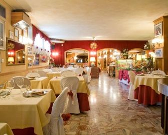 오스카 에 아모리나 - 몬테지오르지오 - 레스토랑