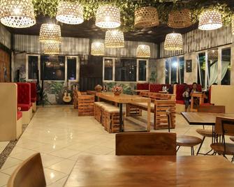 Batuque Town Villa - Batu - Restaurant