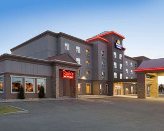 Days Inn & Suites by Wyndham Edmonton Airport - Leduc - Bygning
