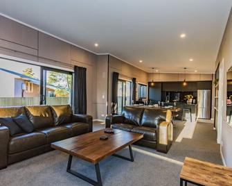 Ohakune Snowhaus - Ohakune Holiday Home - Ohakune - Wohnzimmer