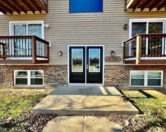 Great Value New Middletown Apartment Free Laundry - Middletown - Building