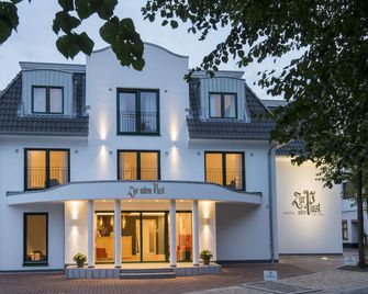 Boutique-Hotel Zur alten Post - Büsum - Rakennus