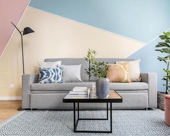 Color Apartments by Olala Homes - Madrid - Living room