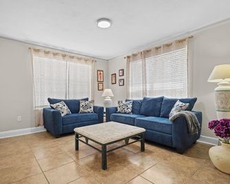 Davis Islands 1 Bedroom Grecian Island - Tampa - Living room