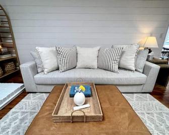 Big Water Views on Lake Harding! - Valley - Living room