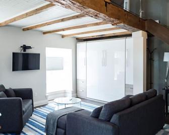 Kemptville Suites - Kemptville - Living room