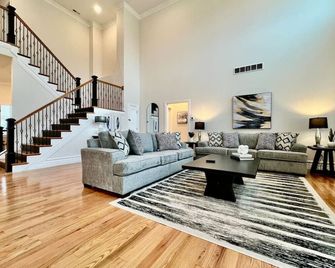 NEW, big, beautiful, Executive Home Liberty Twp - Middletown - Living room