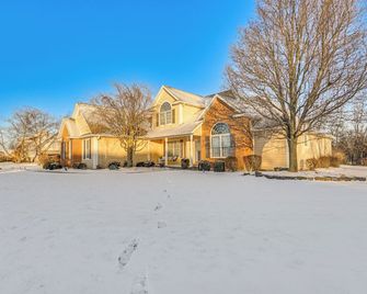 6 Mi to Town: Peaceful Lima Home! - Lima - Budova