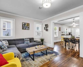 Charlotte Luxury Home Noda - Charlotte - Pokój dzienny