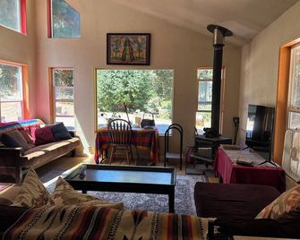 Rustic River Retreat - Whitethorn - Living room