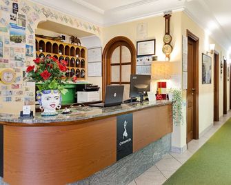 Carmencita - Anacapri - Front desk