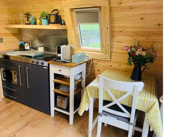 The Pod Over By - Lochgilphead - Kitchen