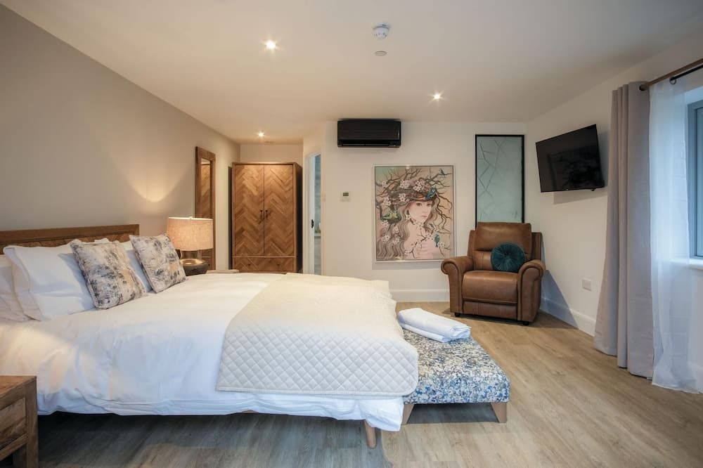 Suite 2 - Sleeping Giant Hotel - Pen Y Cae Inn - Brecon - Sovrum