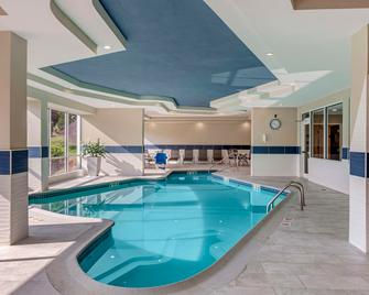 Best Western Plus North Shore Hotel - Danvers - Piscina