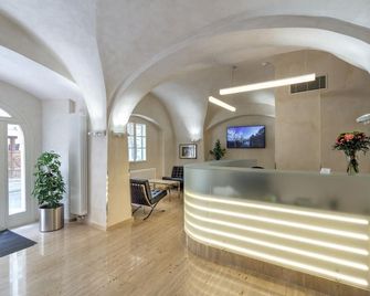 Golden Star - Prague - Front desk