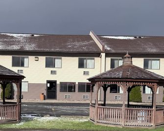 Budget Inn - Ithaca - Rakennus