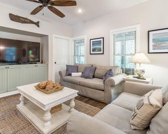 The Brown Pelican - Rosemary Beach - Living room